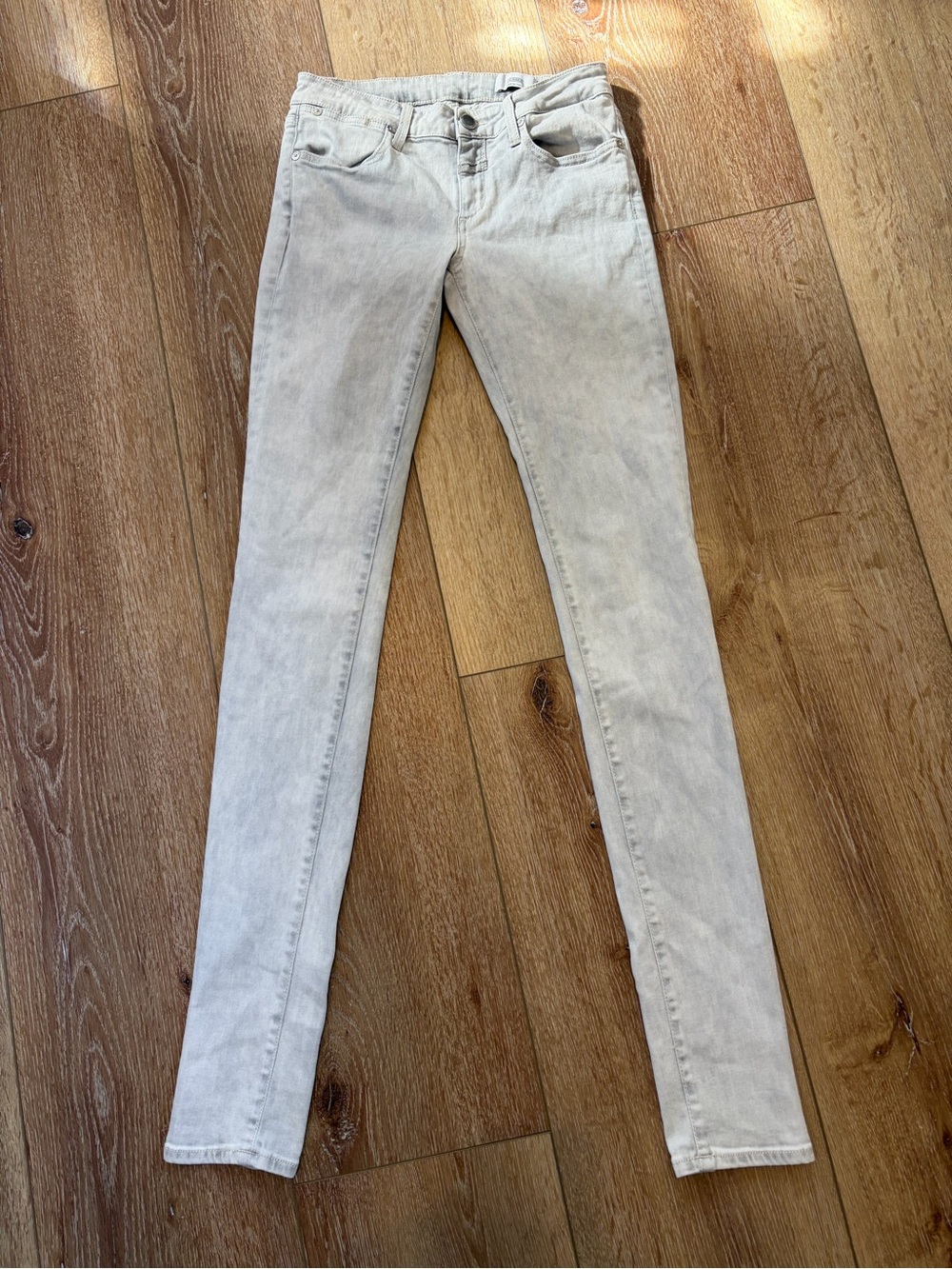 Women’s Closed Light Gray Skinny Jeans